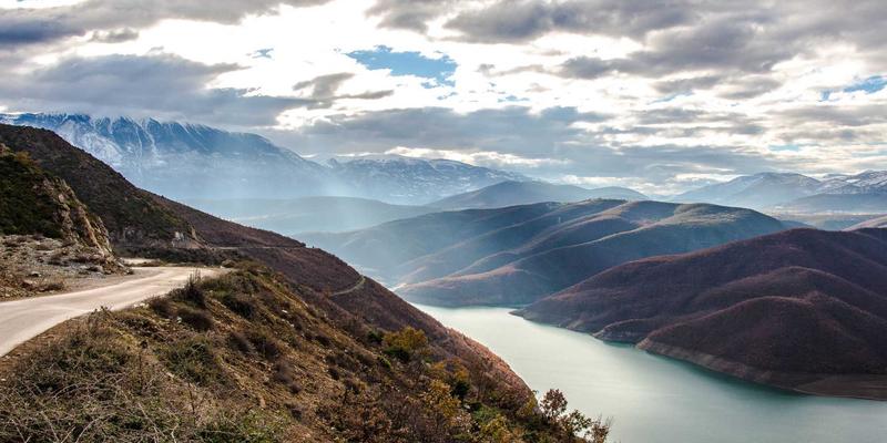 中国计算机信息系统98：数据管理与软件开发的里程碑与当代启示