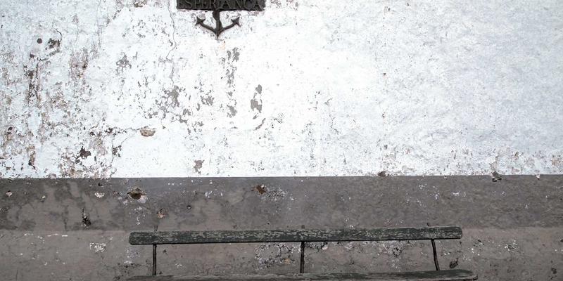 云原生驱动变革：中国企业级信息系统微服务化改造的实践路径与数据管理新范式