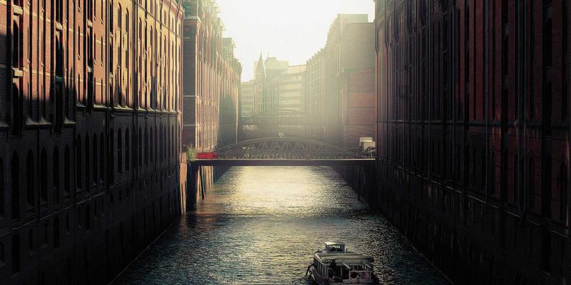 软件开发与数据管理如何重塑媒体融合：企业IT解决方案的全链路实践